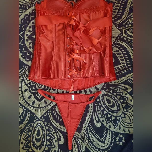 BNIP Stunning red corset top with matching red thong, gorgeous details size L - Picture 7 of 7